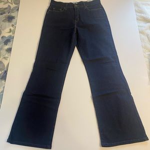 Women's 512  Perfectly Slimming. boot cut Levis. Denim has stretch bootcut levis